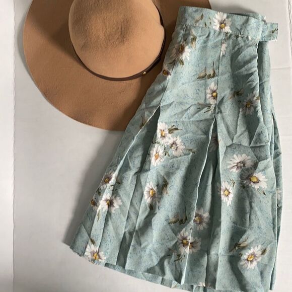 Vintage Daisy Printed Pleated Mini Skirt - Picture 1 of 7